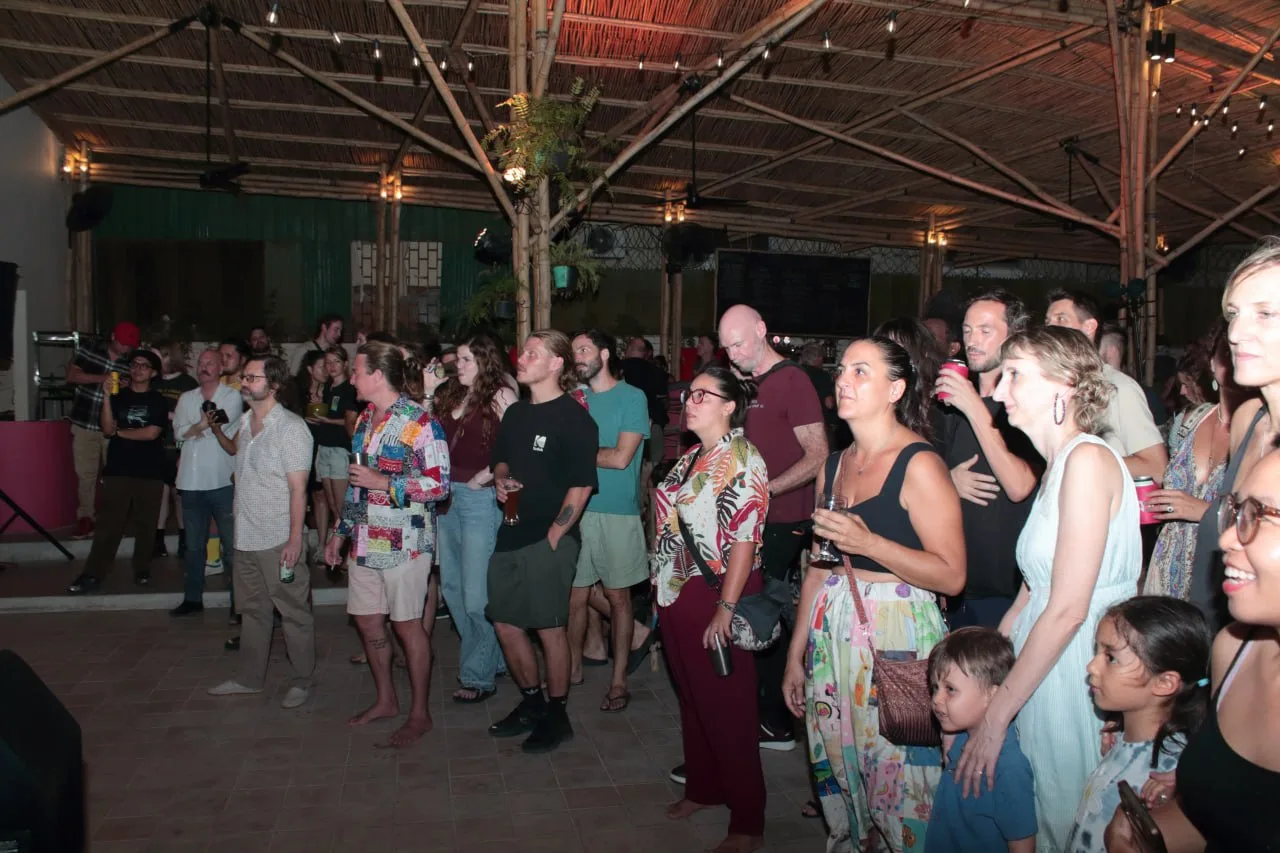 A crowd at a gig in the Motodop garden, Toul Tom Poung